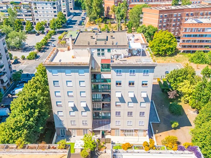 Appartamento quadrilocale in vendita in Via del Pianeta Terra, Roma