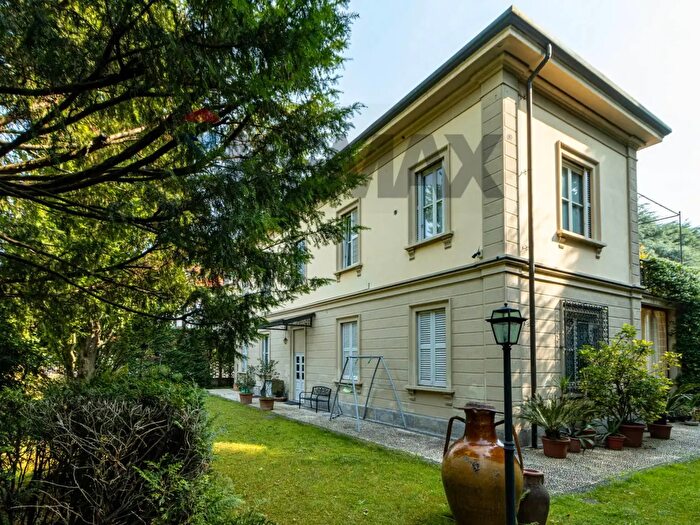 Casa con 5 locali in vendita in Seveso