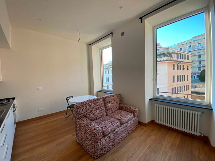 Appartamento bilocale in affitto in Via Palestro, Castelletto, Genova