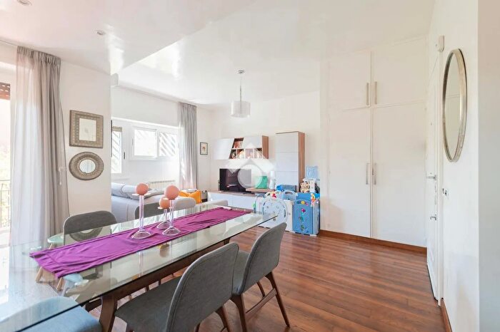 Appartamento trilocale in vendita in Via Italo Piccagli, Roma