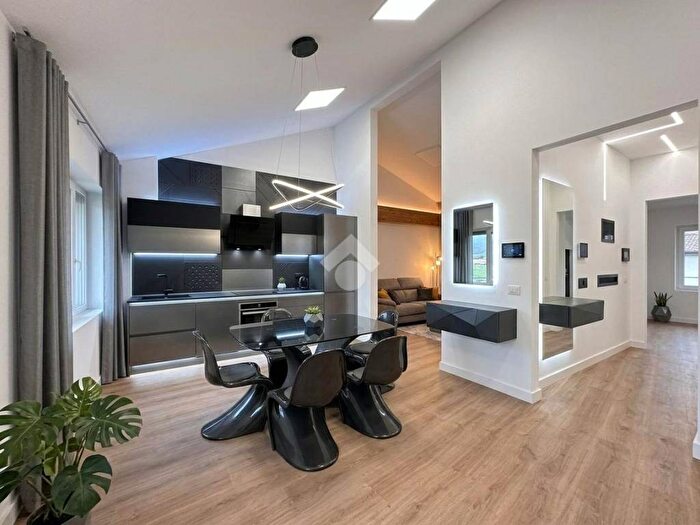 Appartamento con 5 locali in vendita in Via de Varda E, Mezzolombardo
