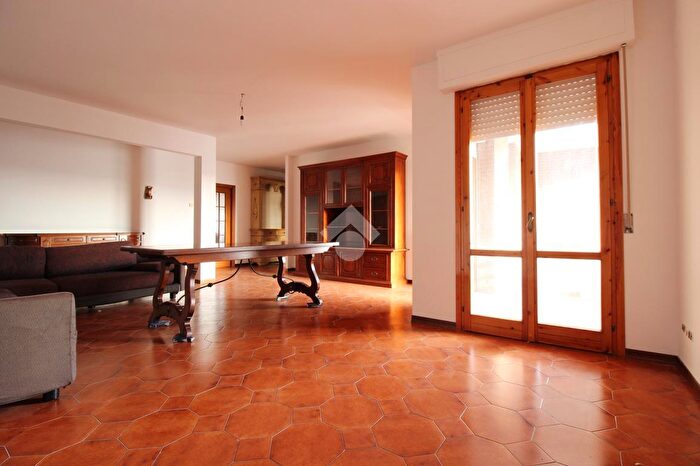 Appartamento con 5 locali in vendita in Via Rinuccini, Prato