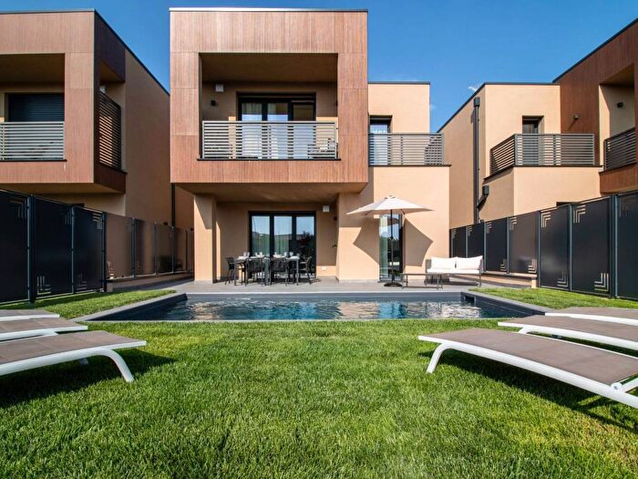 Casa con 6 locali in affitto in Via Case Sparse Serraglie, Pieve Vecchia Villaggio Sanghen, Manerba del Garda