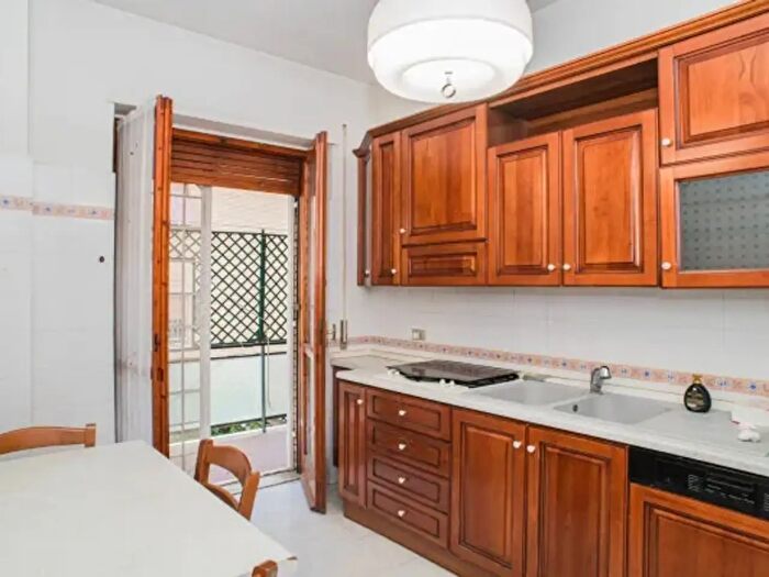 Appartamento con 5 locali in vendita in Via Casal Saraceno, Roma