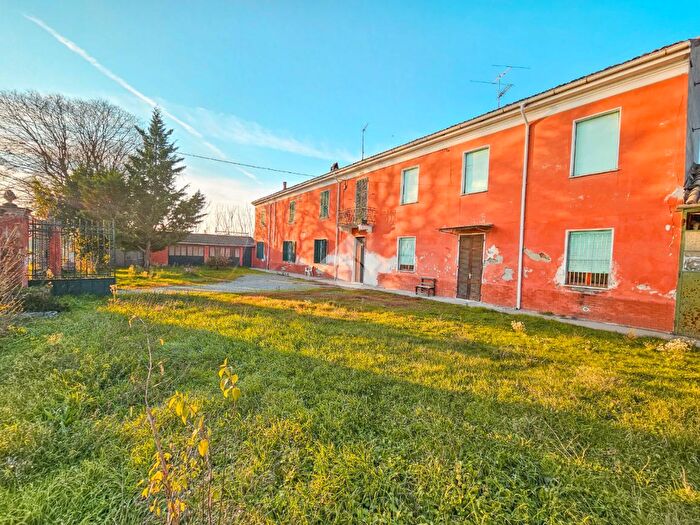 Casa con 9 locali in vendita in Sc per Mandrogne, Alessandria