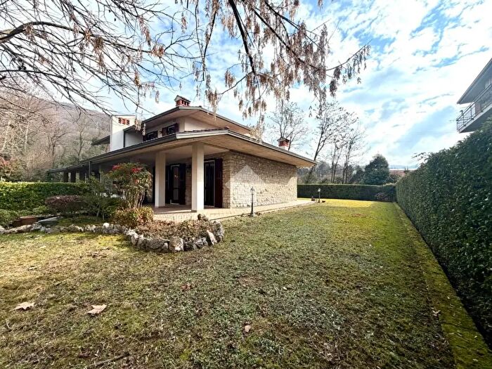 Casa quadrilocale in vendita in Via Donizetti G, Concesio