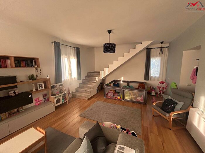 Casa con 7 locali in vendita in Porto Empedocle