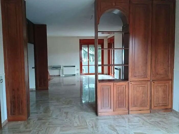 Appartamento con 6 locali in vendita in Via Dorando Pietri, Carpi