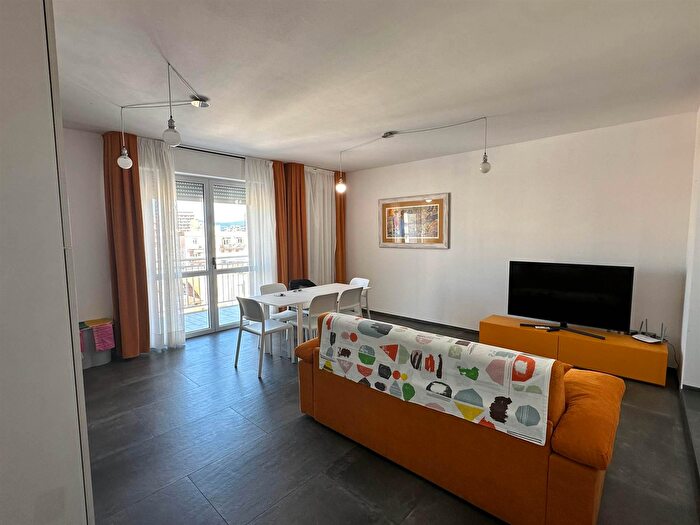 Appartamento trilocale in vendita in Follonica