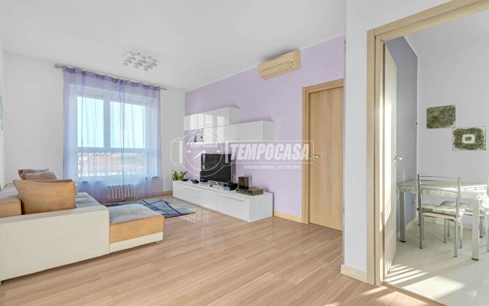 Appartamento trilocale in vendita in Via Parenzo, Milano