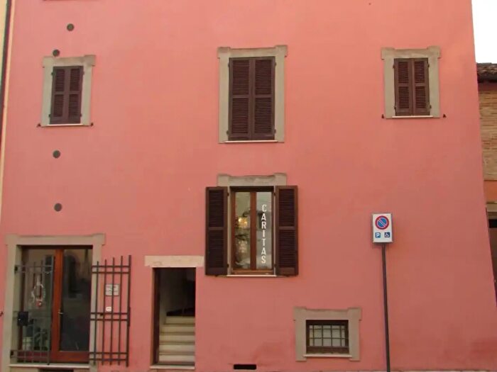 Casa con 11 locali in vendita in Massa Martana