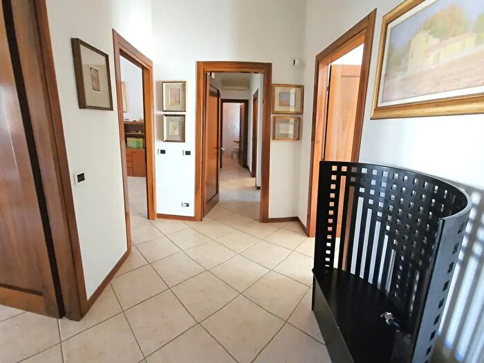 Appartamento quadrilocale in vendita in Via Olona, Cremona