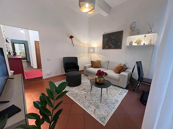Appartamento con 5 locali in affitto in Via Faenza, Firenze