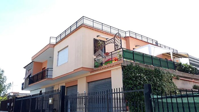 Appartamento monolocale in vendita in Via Carlo Carminati, Roma