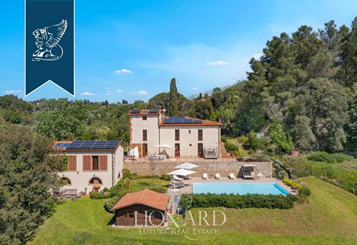 Casa con 6 locali in vendita in Palaia