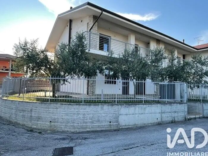 Casa con 10 locali in vendita in Via Paterno, Loreto Aprutino