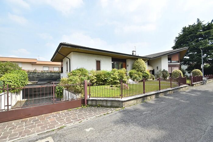 Casa con 7 locali in vendita in Via Enrico Fermi N, Bussolengo