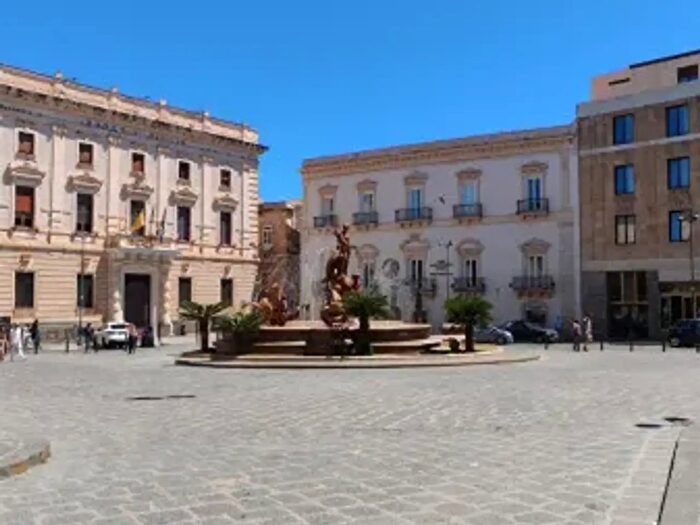 Appartamento con 6 locali in vendita in Via Domenico Scinà, Siracusa