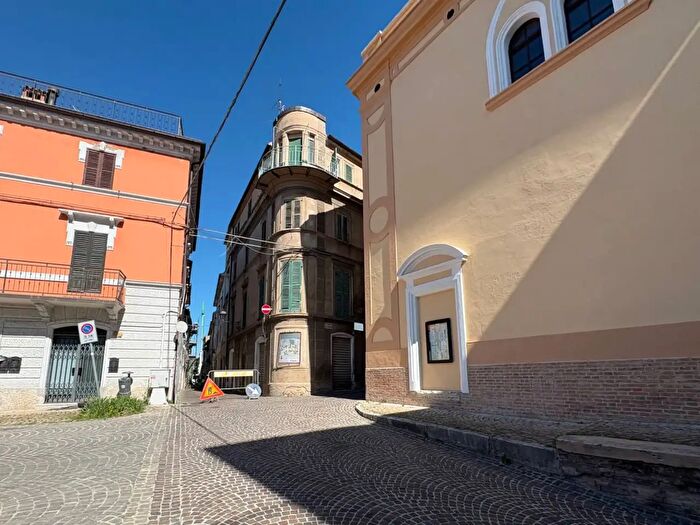Appartamento con 8 locali in vendita in Via Roma, Cerreto D'Esi