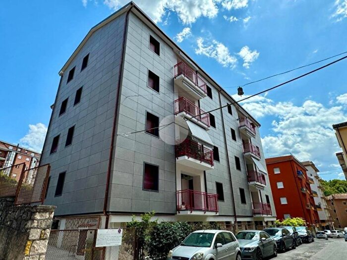 Appartamento trilocale in affitto in Via strinella, Duomo Fontana Luminosa, L'Aquila