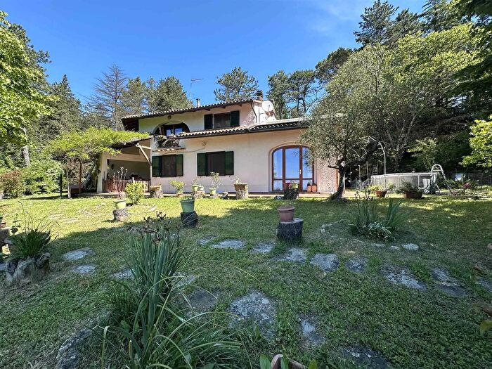 Casa con 8 locali in vendita in Sesto Fiorentino, Firenze