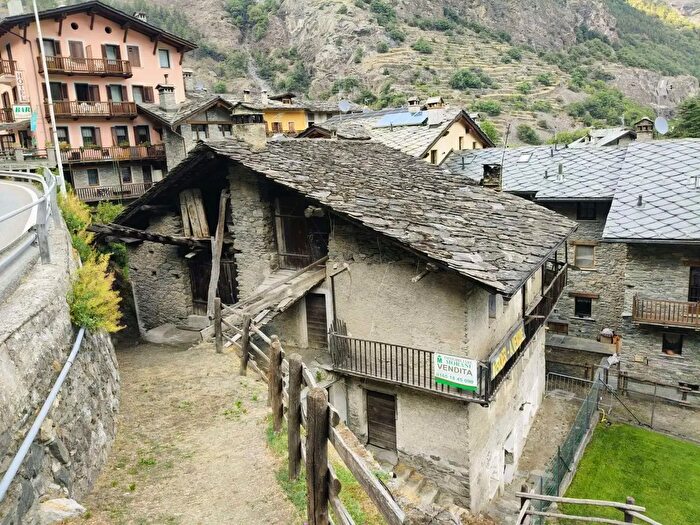 Casa con 8 locali in vendita in Via XIII Settembre, Arvier
