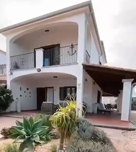 Casa trilocale in vendita in Via delle Rondini Calasetta, Calasetta