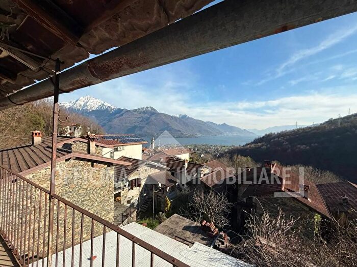 Casa quadrilocale in vendita in Via Strada Provinciale, Gravedona ed Uniti