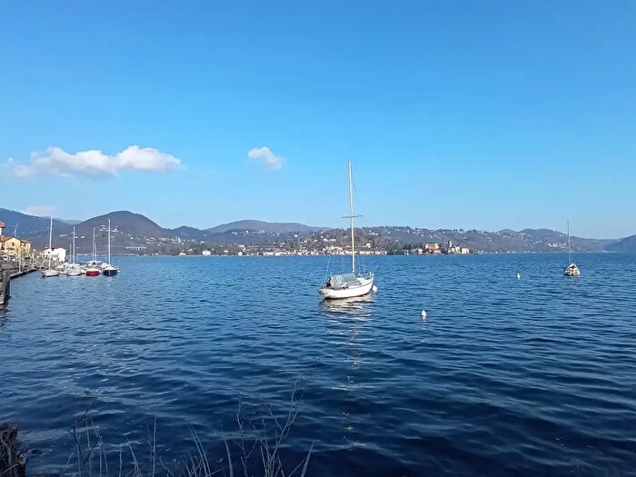 Appartamento trilocale in vendita in Piazza Ravedoni, Pella