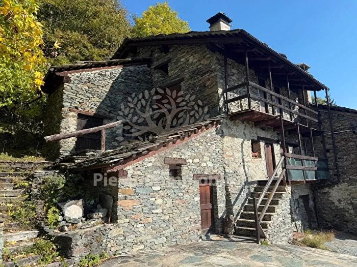 Casa con 8 locali in vendita in Meire di Ciampanesio, Sampeyre