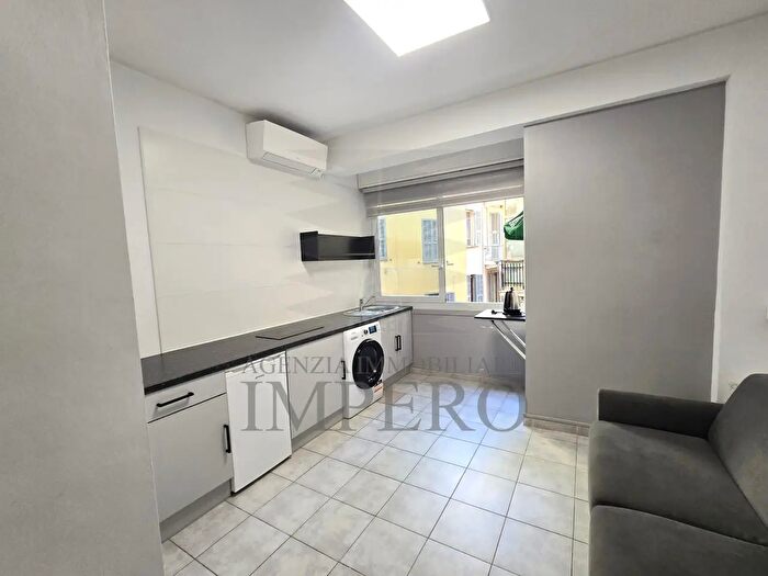 Appartamento bilocale in vendita in Passeggiata G Oberdan, Ventimiglia
