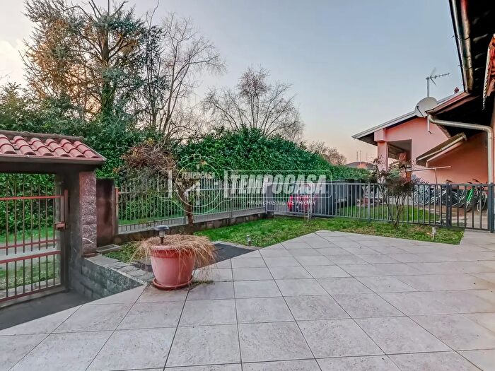 Casa quadrilocale in vendita in Via Don Luigi Pozzi, Robecchetto Con Induno