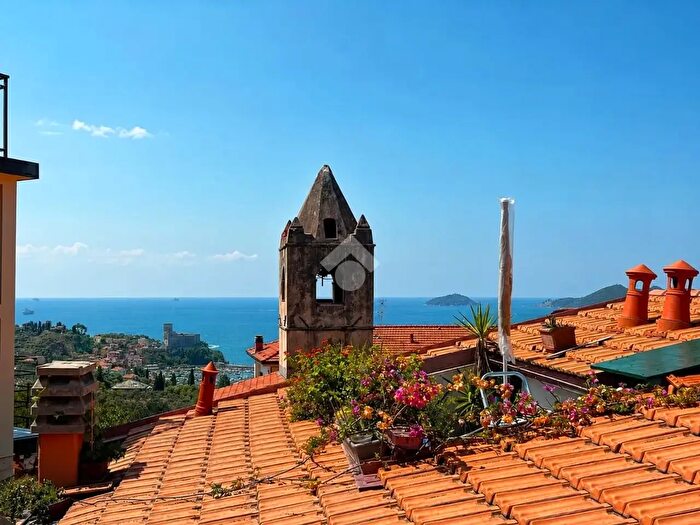Appartamento trilocale in vendita in Via d Carro, Lerici