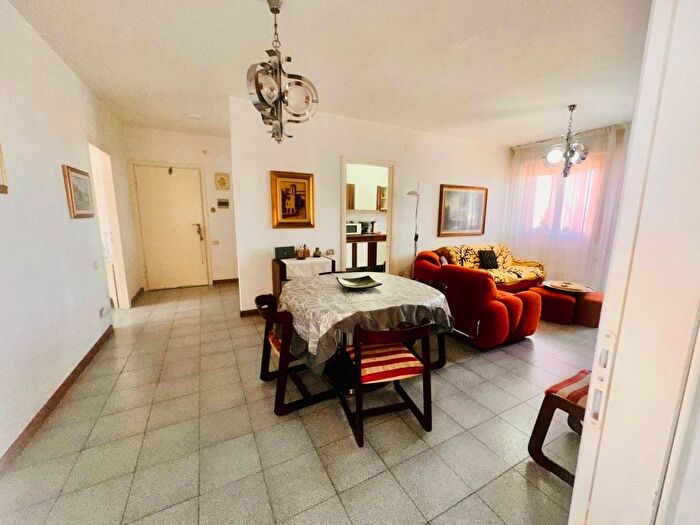 Appartamento quadrilocale in affitto in Via Messico, Monserrato