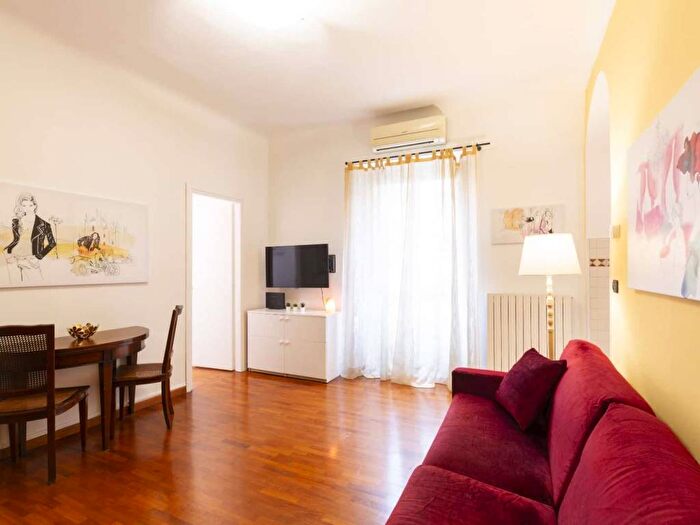 Appartamento trilocale in affitto in Via Orti, Quadronno Crocetta, Milano