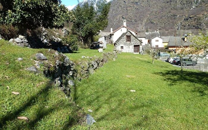 Casa bilocale in vendita in Via Vegno, Crodo