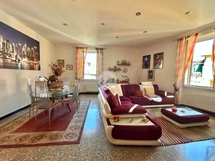 Appartamento con 5 locali in vendita in Via Giuseppe Verdi, Savona