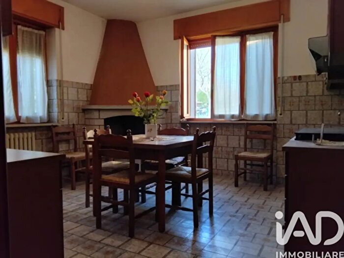 Casa con 10 locali in vendita in Via Piero Gobetti, Cagli