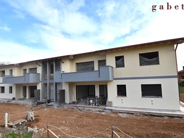 Case in Vendita e in Affitto - 3