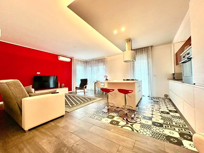 Appartamento trilocale in vendita in Viale Mazzini, Valdobbiadene
