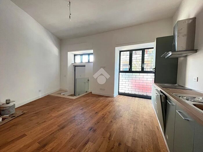 Appartamento bilocale in vendita in Via Tripoli, Roma