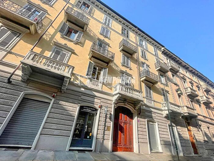 Appartamento bilocale in vendita in Via Magenta, Torino