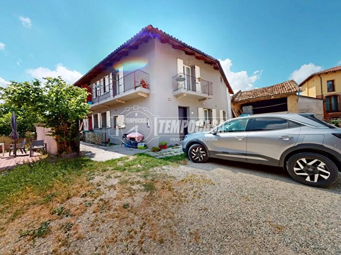 Casa con 5 locali in vendita in Via Roma, La Morra