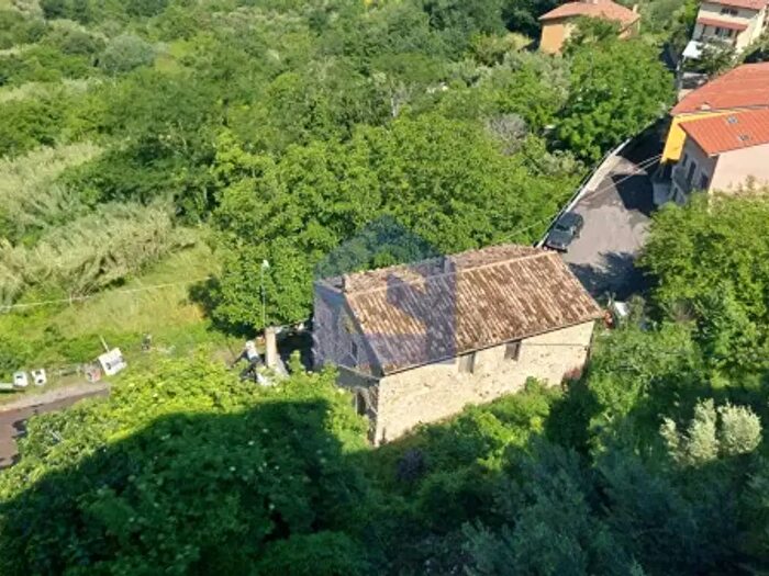 Casa con 6 locali in vendita in Bomba