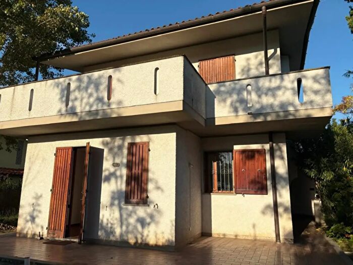 Casa con 6 locali in vendita in Forte Dei Marmi