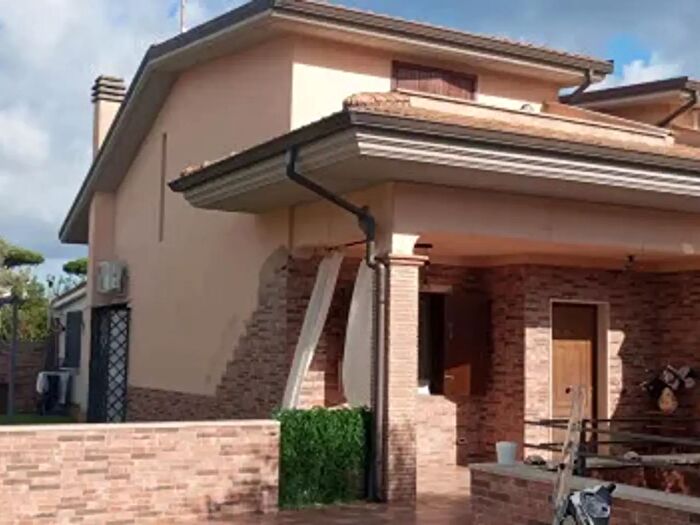 Casa con 5 locali in vendita in Via Pompei, Ardea