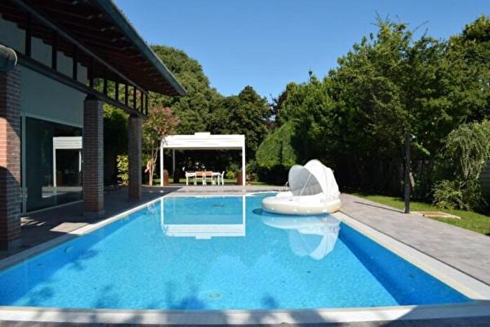 Casa con 6 locali in vendita in Via Generale Cesare De Laugier, Curtatone