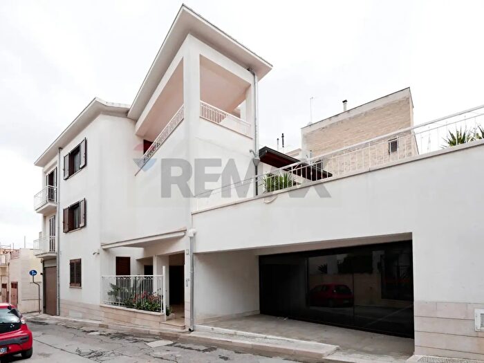 Casa con 11 locali in vendita in XXIV Maggio, Canosa Di Puglia