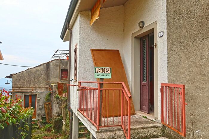 Casa quadrilocale in vendita in Bagnone