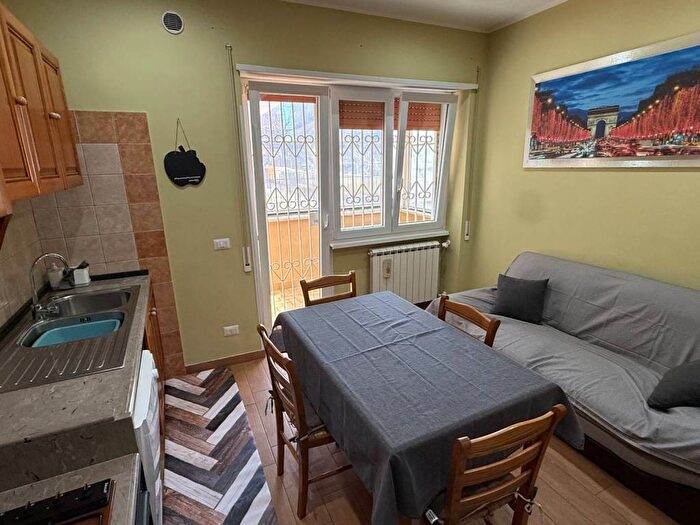 Appartamento trilocale in affitto in Via Ovidio, Pomezia Centro, Pomezia